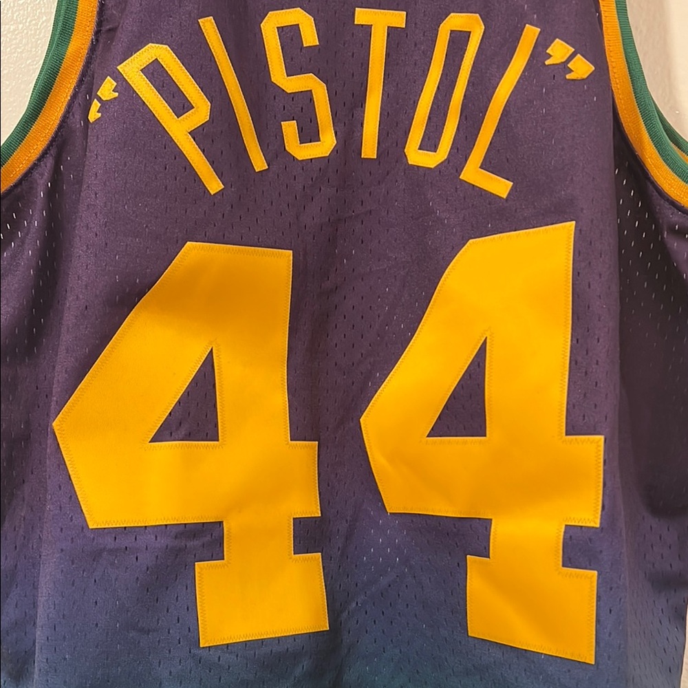Mitchell & Ness “PISTOL” Pete Maravich 1974-75 Jazz Jersey Hardwood Classic. - Picture 3 of 10